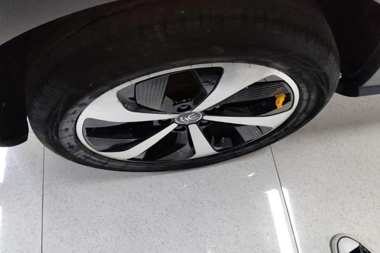 Used BYD Song PLUS New Energy 2021 DM-i 110KM Flagship PLUS Right Rear Wheel Hub