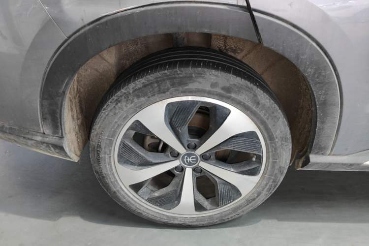 Used BYD Song PLUS New Energy 2021 DM-i 110KM Flagship PLUS Right Rear Wheel Hub