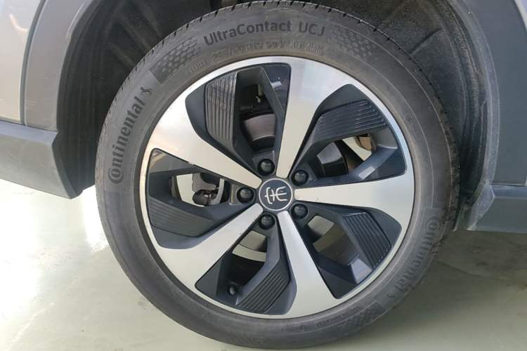 Used BYD Song PLUS New Energy 2021 DM-i 110KM Flagship PLUS Right Rear Wheel Hub