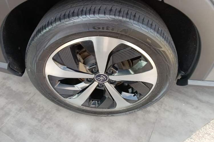 Used BYD Song PLUS New Energy 2021 DM-i 110KM Flagship PLUS Right Rear Wheel Hub