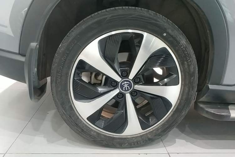 Used BYD Song PLUS New Energy 2021 DM-i 110KM Flagship PLUS Right Rear Wheel Hub
