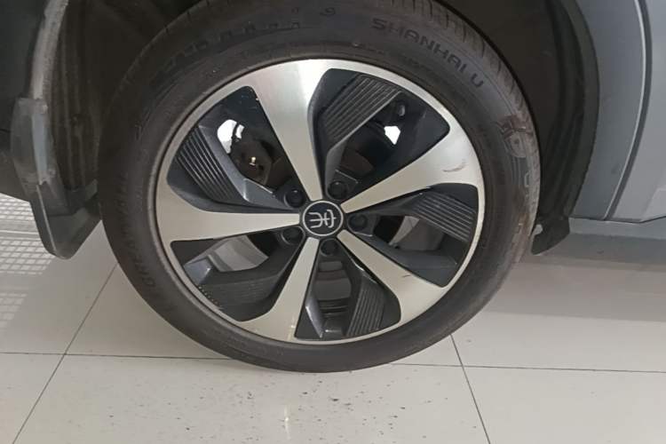 Used BYD Song PLUS New Energy 2021 DM-i 110KM Flagship PLUS Right Rear Wheel Hub