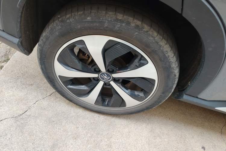 Used BYD Song PLUS New Energy 2021 DM-i 110KM Flagship Model Right Rear Wheel Hub