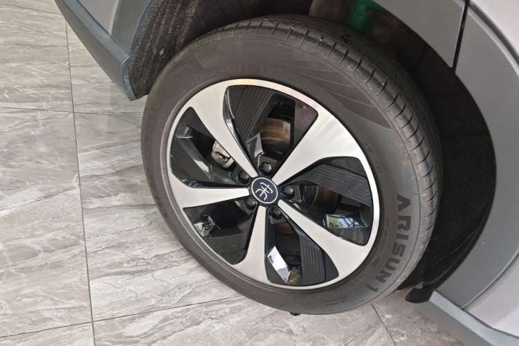 Used BYD Song PLUS New Energy 2021 DM-i 110KM Flagship PLUS Right Rear Wheel Hub