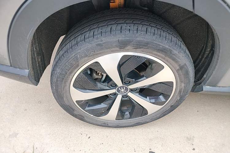 Used BYD Song PLUS New Energy 2021 DM-i 110KM Flagship PLUS Right Rear Wheel Hub