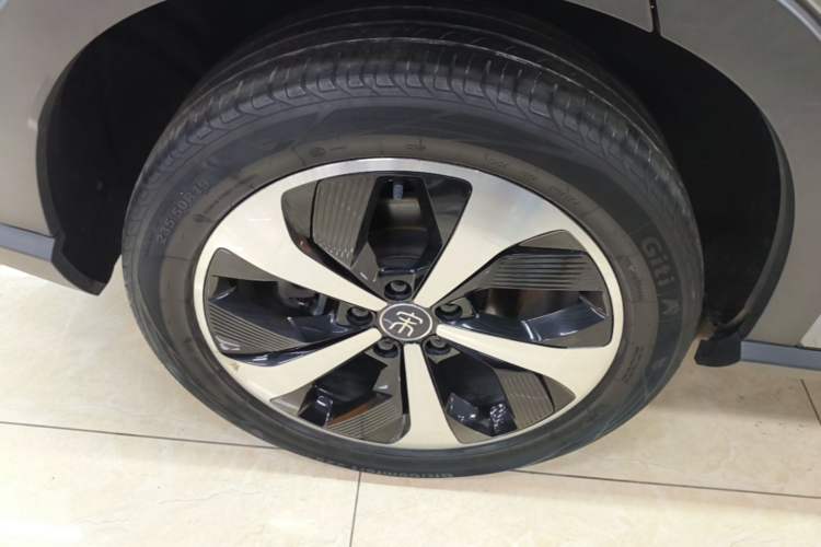Used BYD Song PLUS New Energy 2021 DM-i 110KM Flagship PLUS Right Rear Wheel Hub