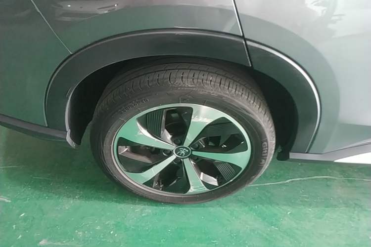 Used BYD Song PLUS New Energy 2021 DM-i 110KM Flagship Model Right Rear Wheel Hub