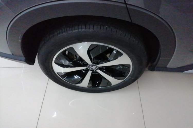 Used BYD Song PLUS New Energy 2021 DM-i 110KM Flagship PLUS Right Rear Wheel Hub