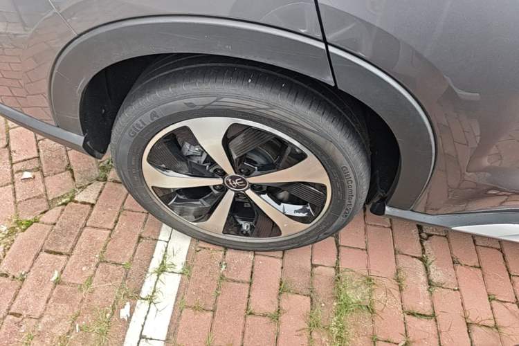 Used BYD Song PLUS New Energy 2021 DM-i 110KM Flagship PLUS Right Rear Wheel Hub