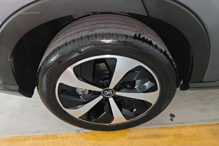 Used BYD Song PLUS New Energy 2021 DM-i 51KM Prestige Model Right Rear Wheel Hub