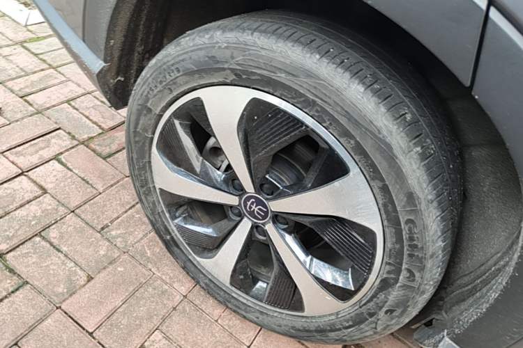 Used BYD Song PLUS New Energy 2021 DM-i 110KM Flagship Model Right Rear Wheel Hub