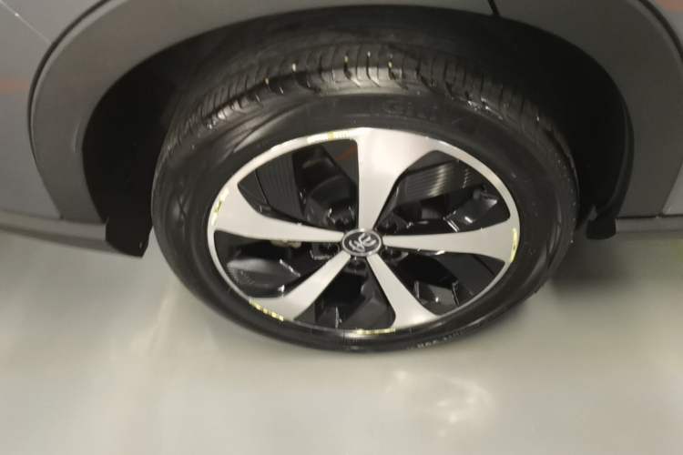 Used BYD Song PLUS New Energy 2021 DM-i 110KM Flagship Model Right Rear Wheel Hub
