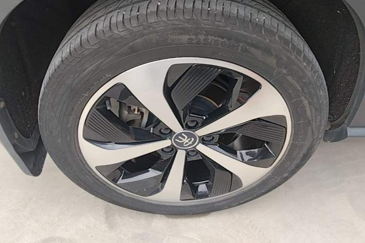 Used BYD Song PLUS New Energy 2021 EV Deluxe Model Right Rear Wheel Hub