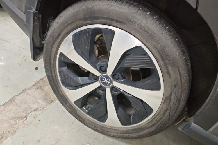 Used BYD Song PLUS New Energy 2021 DM-i 110KM Flagship PLUS Right Rear Wheel Hub