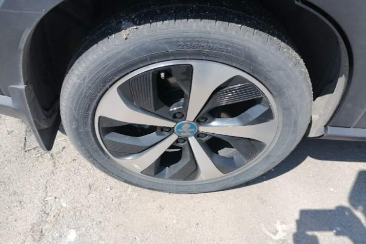 Used BYD Song PLUS New Energy 2021 EV Deluxe Model Right Rear Wheel Hub