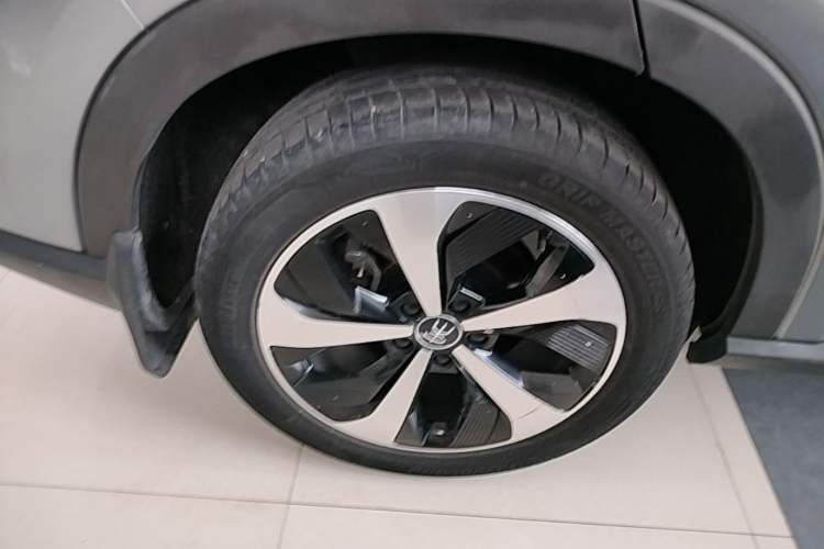 Used BYD Song PLUS New Energy 2021 DM-i 110KM Flagship Model Right Rear Wheel Hub