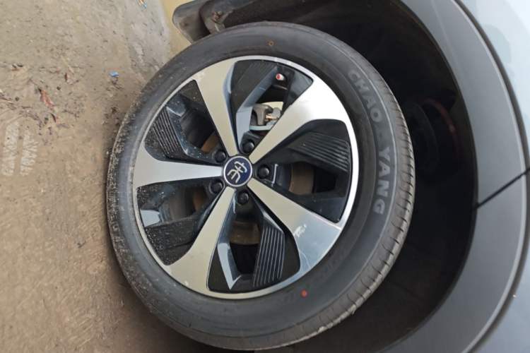 Used BYD Song PLUS New Energy 2021 DM-i 110KM Flagship PLUS Right Rear Wheel Hub