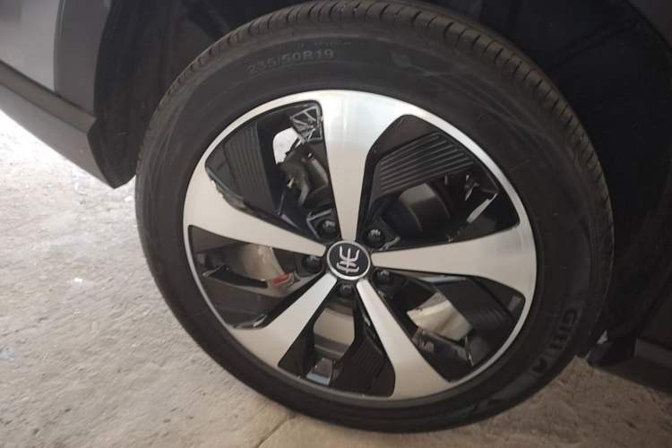 Used BYD Song PLUS New Energy 2021 EV Deluxe Model Right Rear Wheel Hub