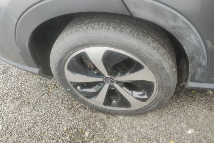 Used BYD Song PLUS New Energy 2021 DM-i 110KM Flagship PLUS Right Rear Wheel Hub