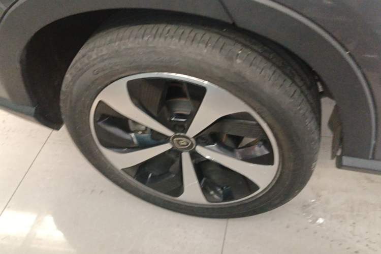 Used BYD Song PLUS New Energy 2021 DM-i 110KM Flagship PLUS Right Rear Wheel Hub