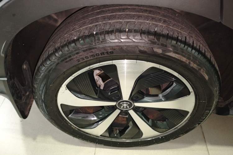 Used BYD Song PLUS New Energy 2021 DM-i 110KM Flagship PLUS Right Rear Wheel Hub
