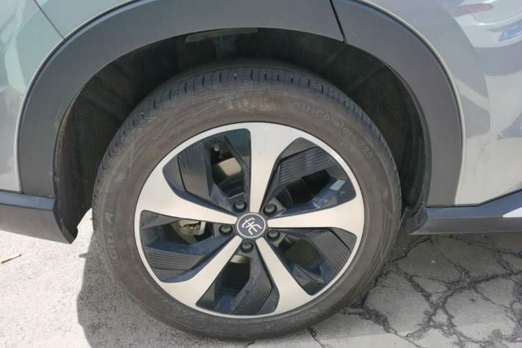 Used BYD Song PLUS New Energy 2021 EV Executive Model Right Rear Wheel Hub