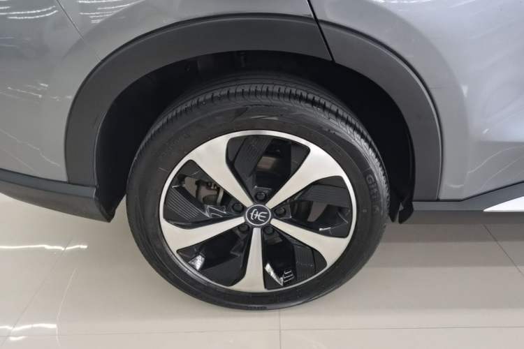 Used BYD Song PLUS New Energy 2021 DM-i 110KM Flagship Model Right Rear Wheel Hub