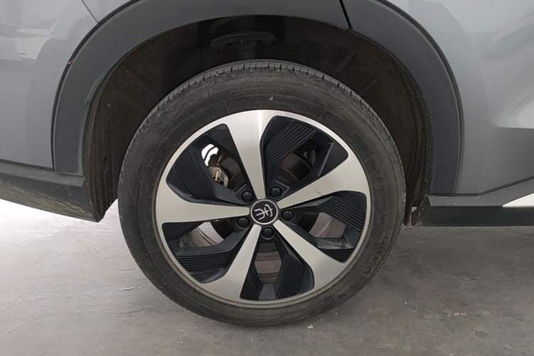 Used BYD Song PLUS New Energy 2021 EV Deluxe Model Right Rear Wheel Hub