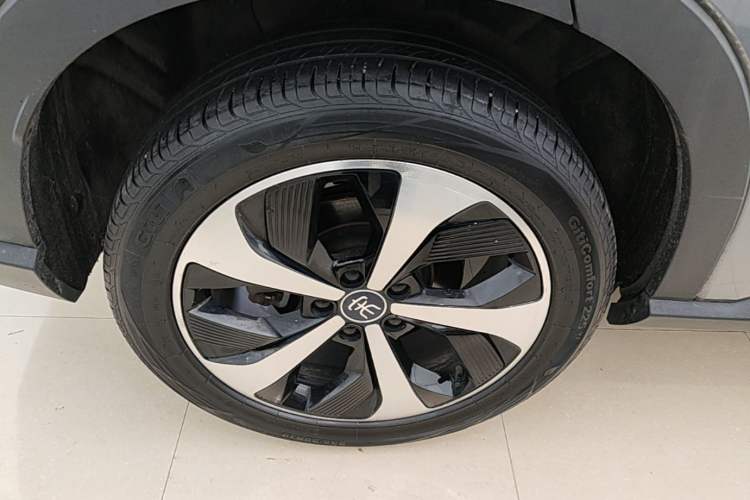 Used BYD Song PLUS New Energy 2021 DM-i 110KM Flagship PLUS Right Rear Wheel Hub