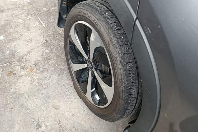 Used BYD Song PLUS New Energy 2021 DM-i 110KM Flagship PLUS Right Rear Wheel Hub