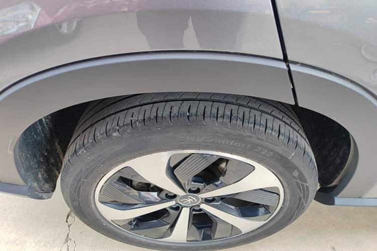 Used BYD Song PLUS New Energy 2021 DM-i 110KM Flagship PLUS Right Rear Wheel Hub