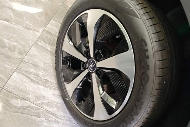 Used BYD Song PLUS New Energy 2021 DM-i 110KM Flagship PLUS Right Rear Wheel Hub
