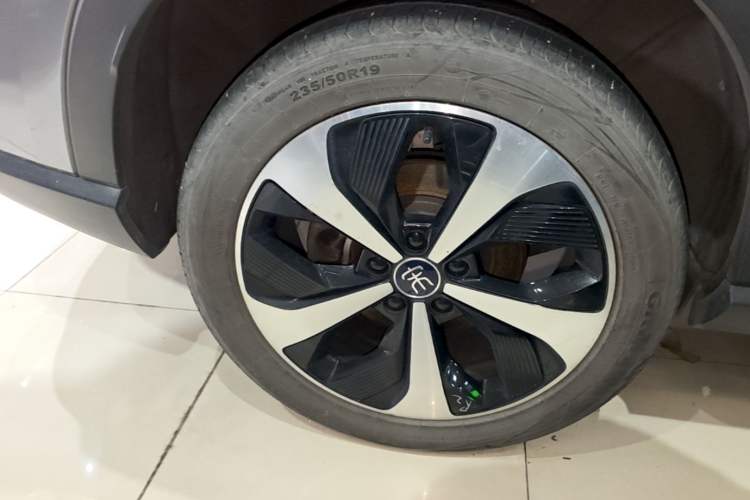 Used BYD Song PLUS New Energy 2021 DM-i 110KM Flagship Model Right Rear Wheel Hub