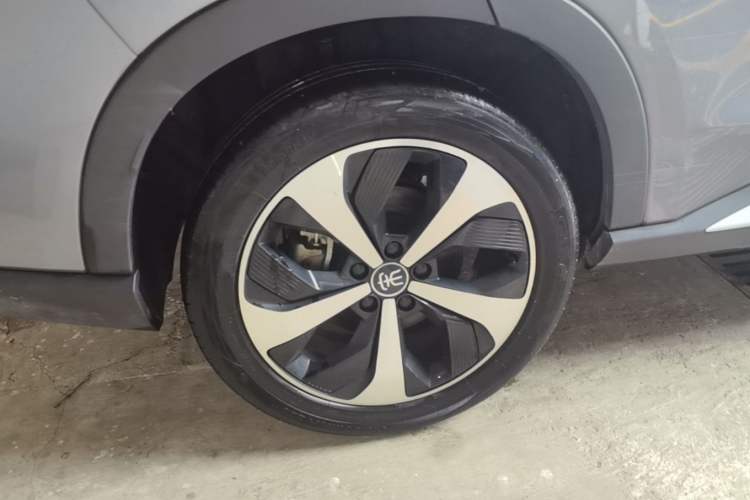 Used BYD Song PLUS New Energy 2021 DM-i 110KM Flagship PLUS Right Rear Wheel Hub