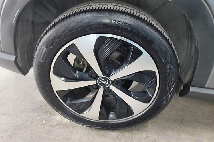Used BYD Song PLUS New Energy 2021 EV Deluxe Model Right Rear Wheel Hub