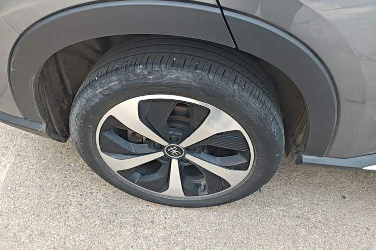Used BYD Song PLUS New Energy 2021 DM-i 110KM Flagship PLUS Right Rear Wheel Hub