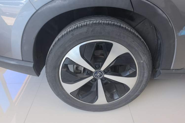 Used BYD Song PLUS New Energy 2021 DM-i 110KM Flagship PLUS Right Rear Wheel Hub