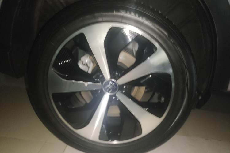 Used BYD Song PLUS New Energy 2021 DM-i 110KM Flagship Model Right Rear Wheel Hub