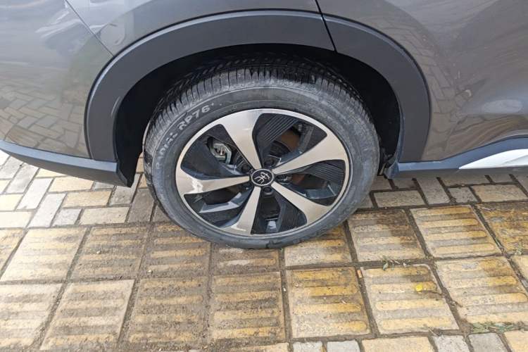 Used BYD Song PLUS New Energy 2021 DM-i 110KM Flagship PLUS Right Rear Wheel Hub