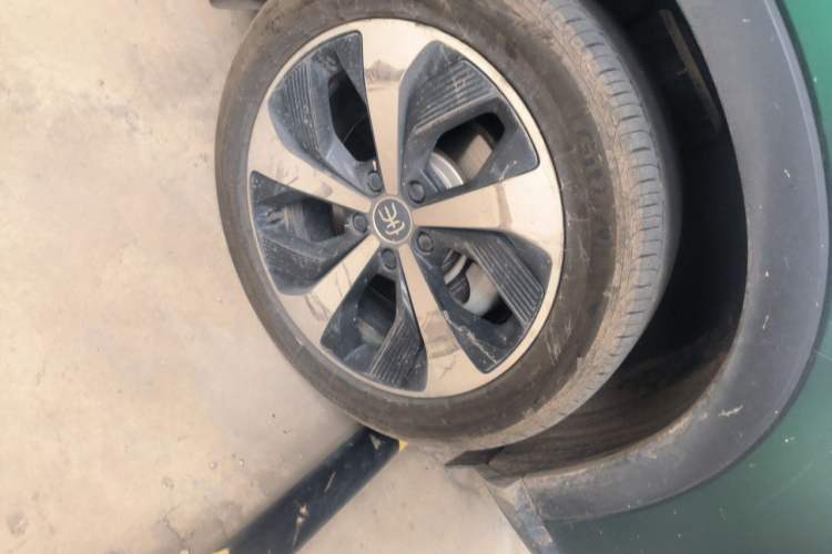 Used BYD Song PLUS New Energy 2021 EV Deluxe Model Right Front Wheel Hub