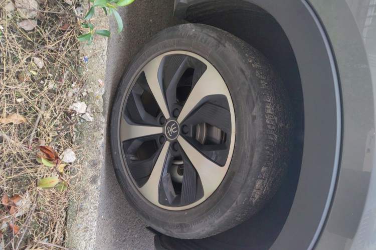 Used BYD Song PLUS New Energy 2021 EV Deluxe Model Right Front Wheel Hub