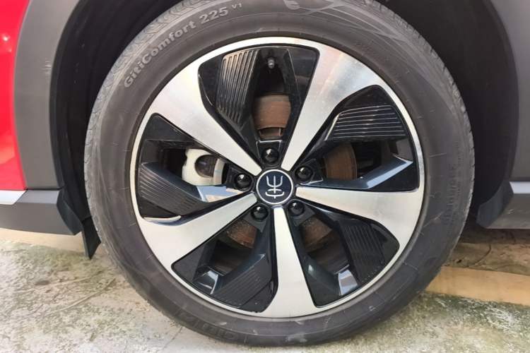 Used BYD Song PLUS New Energy 2021 DM-i 110KM Flagship PLUS Left Front Wheel Hub