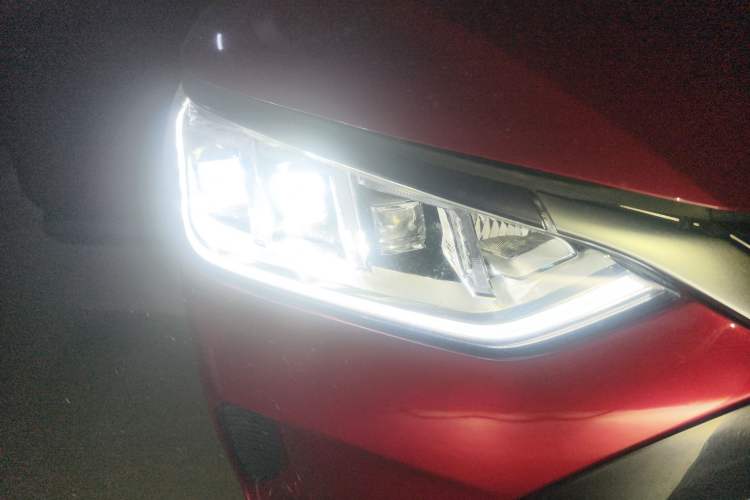 Used BYD Song PLUS New Energy 2021 DM-i 110KM Flagship PLUS Right Front Headlight