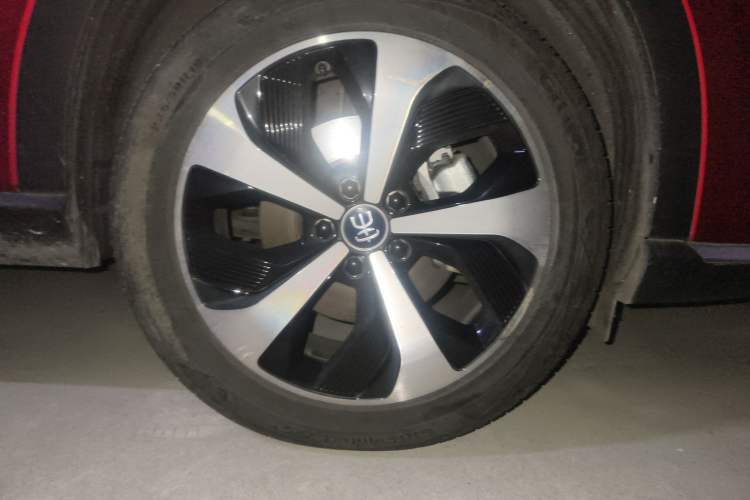 Used BYD Song PLUS New Energy 2021 DM-i 110KM Flagship PLUS Right Front Wheel Hub