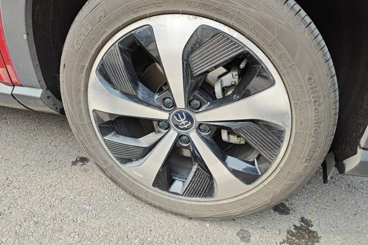 Used BYD Song PLUS New Energy 2021 DM-i 51KM Prestige Model Right Front Wheel Hub