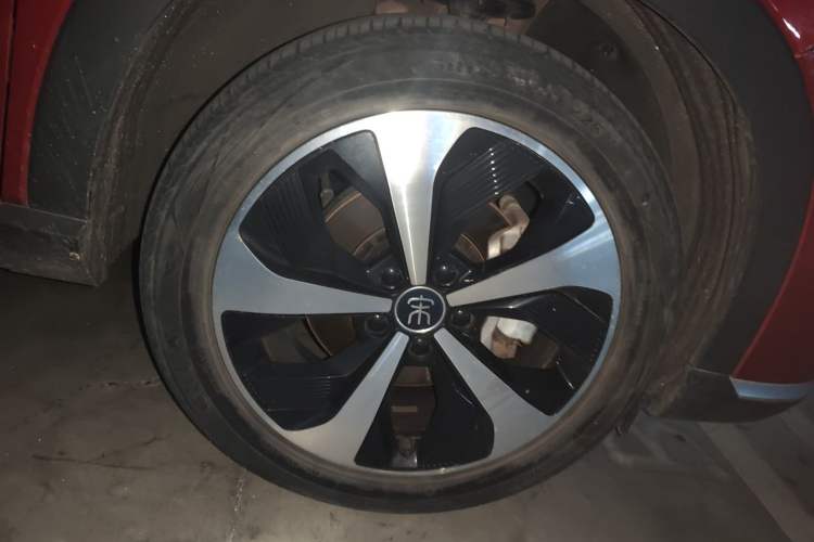 Used BYD Song PLUS New Energy 2021 DM-i 110KM Flagship PLUS Right Front Wheel Hub