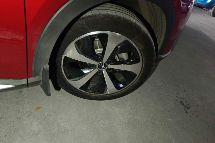 Used BYD Song PLUS New Energy 2021 DM-i 110KM Flagship PLUS Right Front Wheel Hub