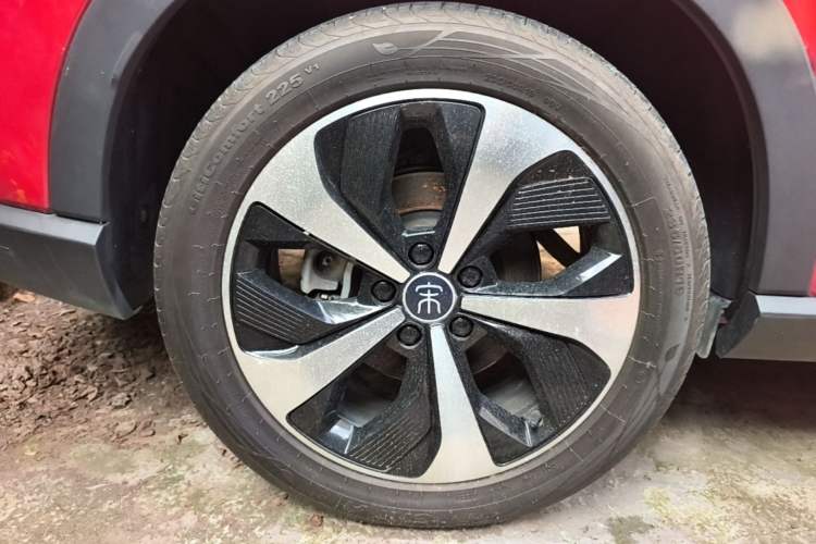 Used BYD Song PLUS New Energy 2021 DM-i 110KM Flagship PLUS Right Rear Wheel Hub