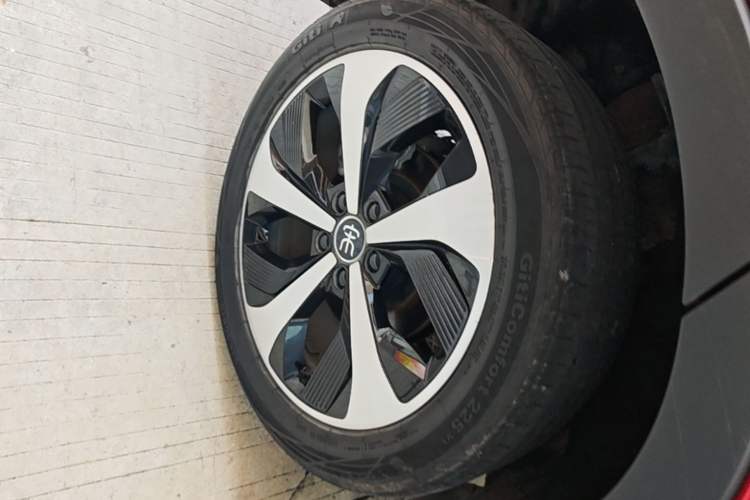 Used BYD Song PLUS New Energy 2021 DM-i 51KM Prestige Model Right Rear Wheel Hub