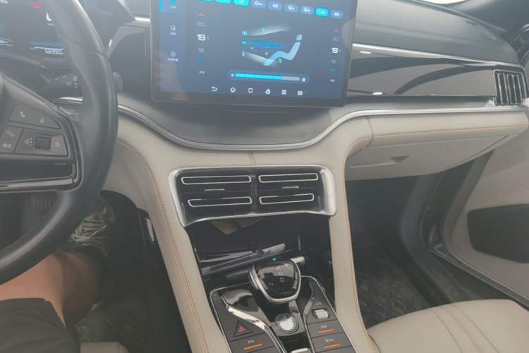 Used BYD Song PLUS New Energy 2021 DM-i 110KM Flagship Model Audio And AC Panel